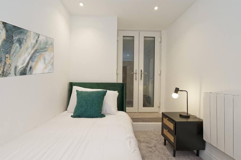 Stylish Beach Front Retreat 2 Bedrooms Херн-Бей Экстерьер фото